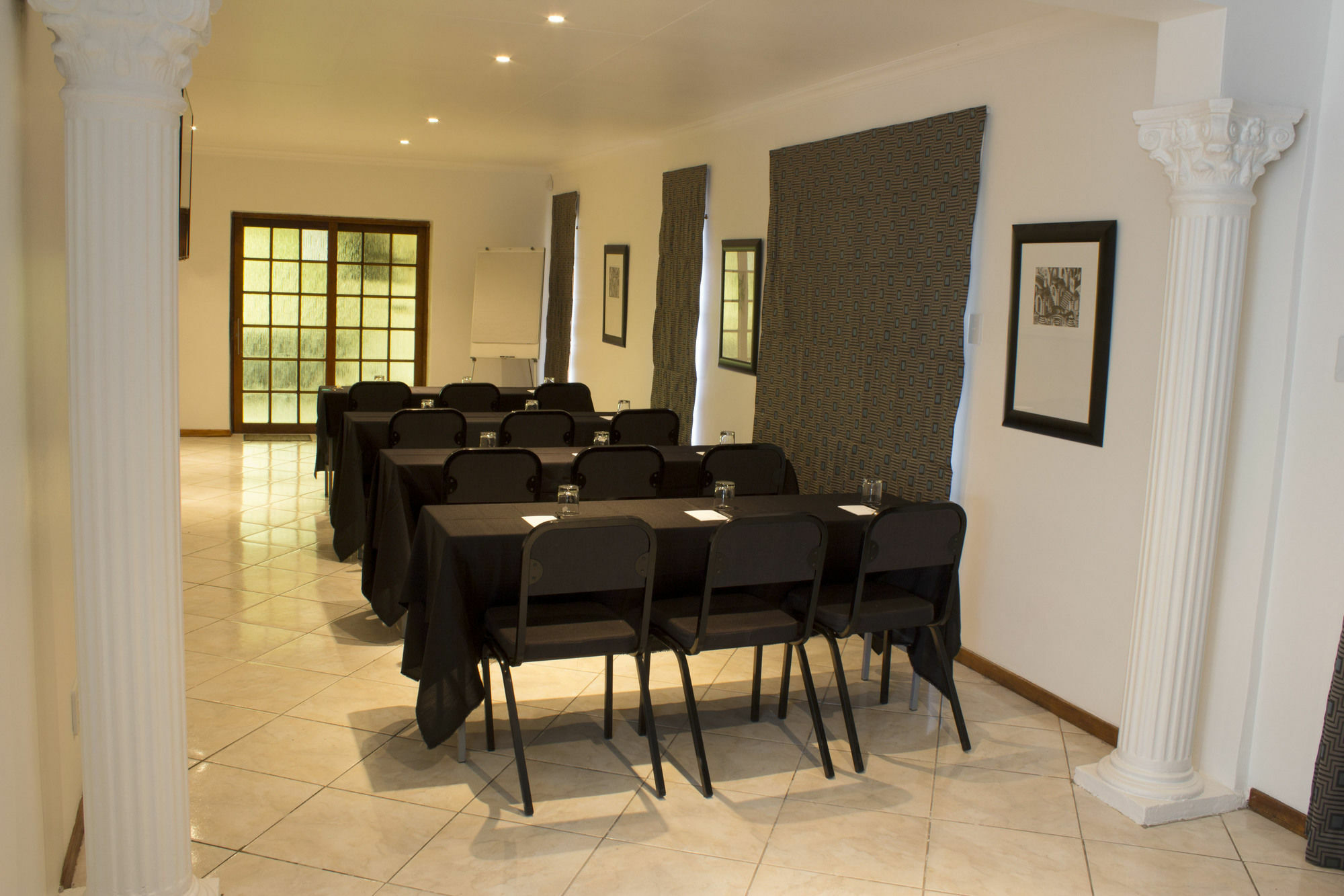 President Lodge Edenvale Exterior photo
